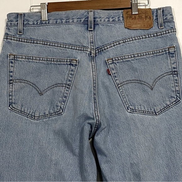 VINTAGE Levi’s 550 Relaxed Fit *CROPPED* size 38w 30l - Picture 3 of 10